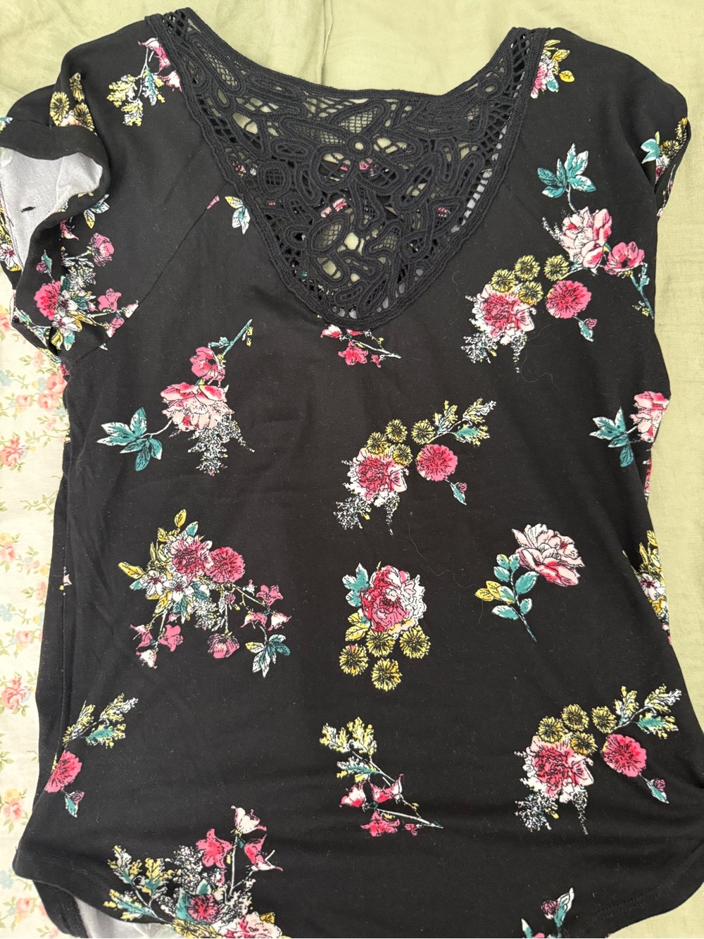No boundaries flowery top